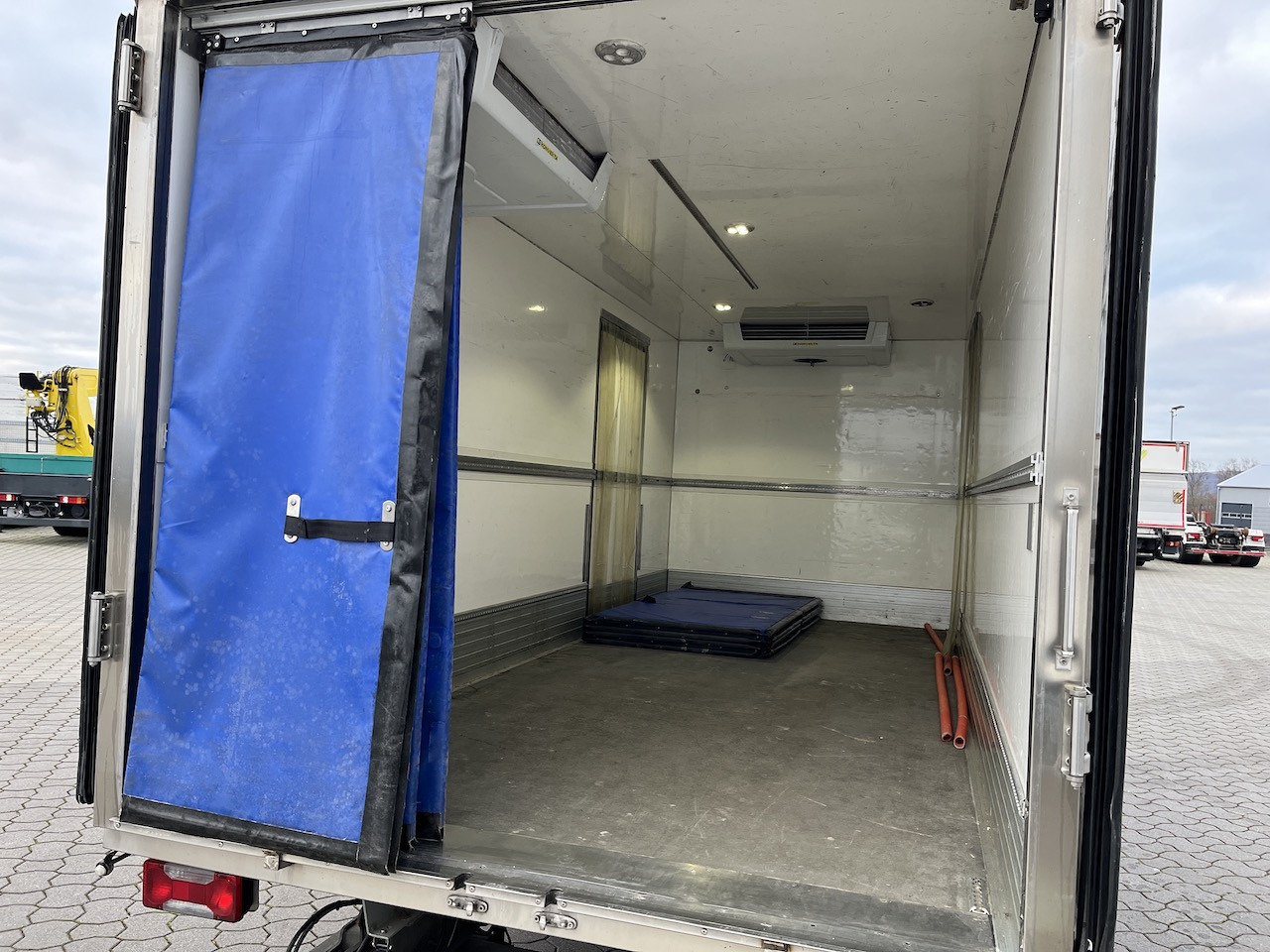 Iveco 70C18 Daily Tiefkühlkoffer mit Ladebordwand - الشاحنات الصغيرة المبردة: صور 5 Iveco 70C18 Daily Tiefkühlkoffer mit Ladebordwand - الشاحنات الصغيرة المبردة: صور 5