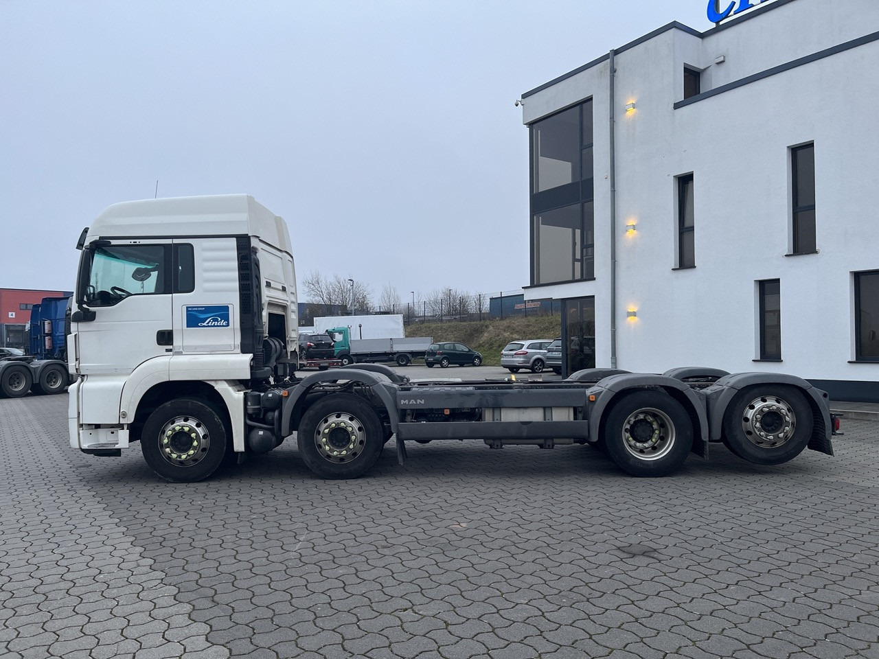 MAN TGS 35.440 8x2 Fahrgestell Intarder - الشاسيه شاحنة: صور 2 MAN TGS 35.440 8x2 Fahrgestell Intarder - الشاسيه شاحنة: صور 2