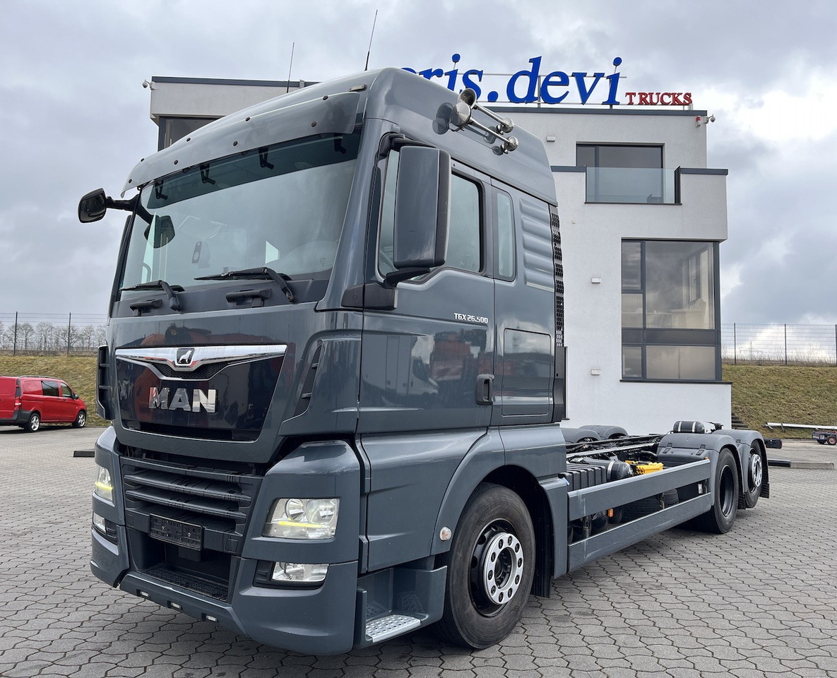 MAN TGX 26.500 6x2 Fahrgestell Lenk-Liftachse AHK - شاحنة: صور 1 MAN TGX 26.500 6x2 Fahrgestell Lenk-Liftachse AHK - شاحنة: صور 1