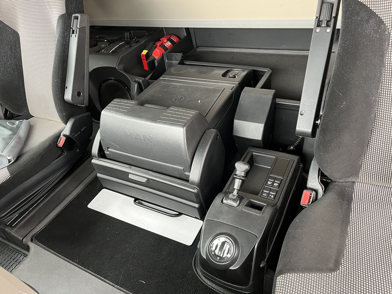 MAN TGX 26.500 6x2 Fahrgestell Lenk-Liftachse AHK - شاحنة: صور 3 MAN TGX 26.500 6x2 Fahrgestell Lenk-Liftachse AHK - شاحنة: صور 3