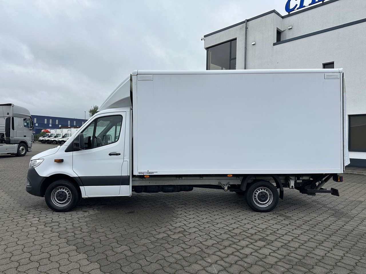 Mercedes-Benz Sprinter 319 CDI Koffer LBW RFK SH Tempomat - الشاحنات الصغيرة صندوق مغلق: صور 5 Mercedes-Benz Sprinter 319 CDI Koffer LBW RFK SH Tempomat - الشاحنات الصغيرة صندوق مغلق: صور 5