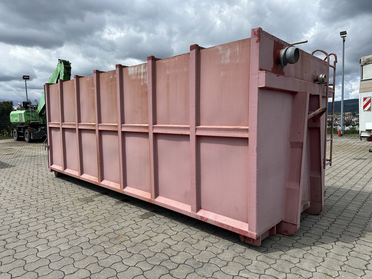 Mercedes-Benz Wassercontainer Mulde 30 cbm Silo für Abrollkipper - شاحنة: صور 1 Mercedes-Benz Wassercontainer Mulde 30 cbm Silo für Abrollkipper - شاحنة: صور 1