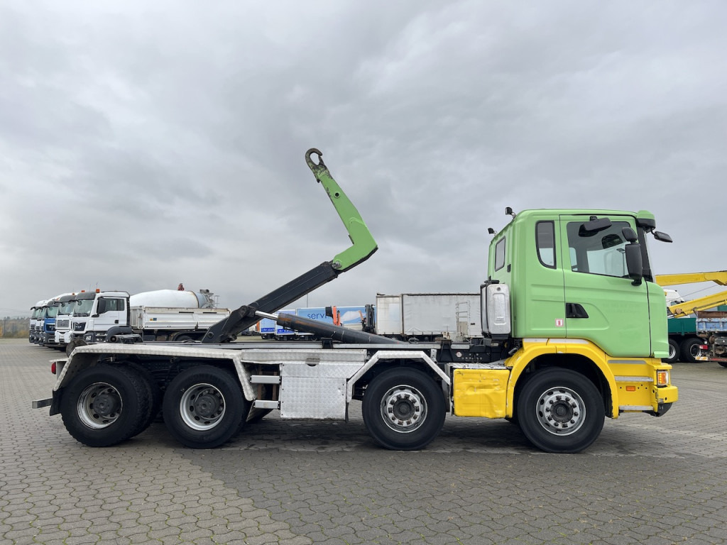 Interior photo 2: شاحنة ذات الخطاف Scania G 450 8x4  Trösch Abrollkipper