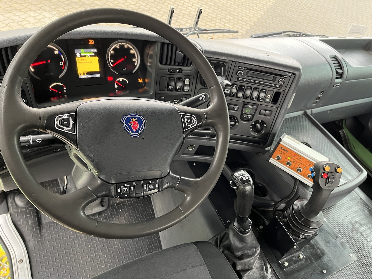 Scania G 450 8x4 Trösch Abrollkipper - شاحنة ذات الخطاف: صور 2 Scania G 450 8x4 Trösch Abrollkipper - شاحنة ذات الخطاف: صور 2