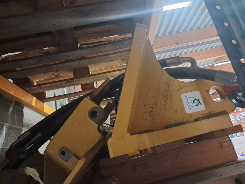 Komatsu D37PX-23 / -24 BRACKET - 11Y-21-41471 - الإطار/ الشاسيه - آلات البناء: صور 2 Komatsu D37PX-23 / -24 BRACKET - 11Y-21-41471 - الإطار/ الشاسيه - آلات البناء: صور 2