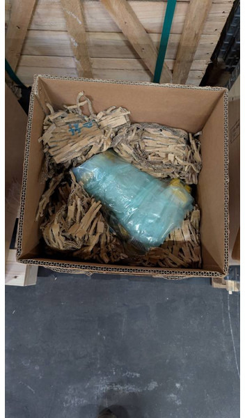 Komatsu D65PX-15 - HYDRAULIC MOTOR ASSY - 708-7L-00040 - بلدوزر: صور 2 Komatsu D65PX-15 - HYDRAULIC MOTOR ASSY - 708-7L-00040 - بلدوزر: صور 2