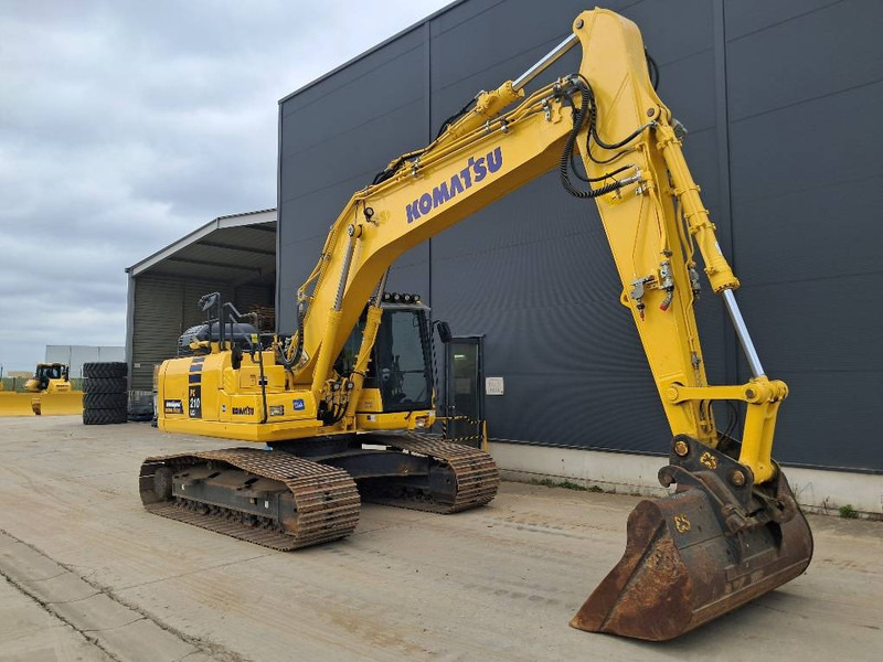 Komatsu PC210LCI-11 - حفارات زحافة: صور 1 Komatsu PC210LCI-11 - حفارات زحافة: صور 1