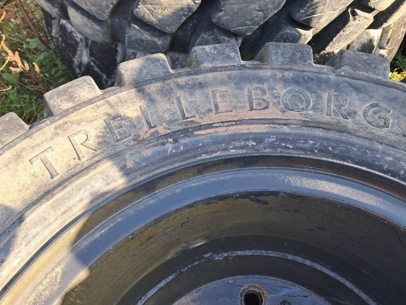 Trelleborg Excavator 10.00-20 SOLID (8 tyres) - الإطارات والجنوط - آلات البناء: صور 3 Trelleborg Excavator 10.00-20 SOLID (8 tyres) - الإطارات والجنوط - آلات البناء: صور 3