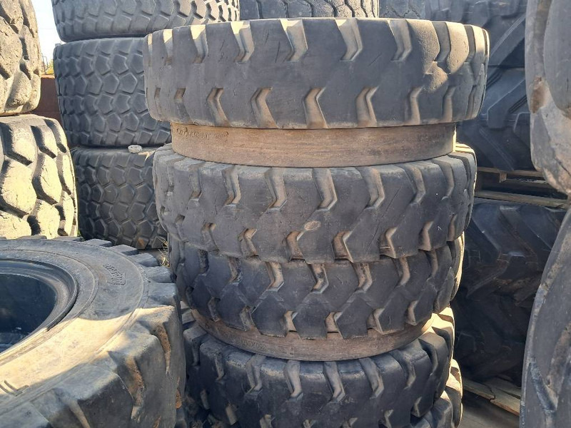 Trelleborg Excavator 10.00-20 SOLID (8 tyres) - الإطارات والجنوط - آلات البناء: صور 2 Trelleborg Excavator 10.00-20 SOLID (8 tyres) - الإطارات والجنوط - آلات البناء: صور 2