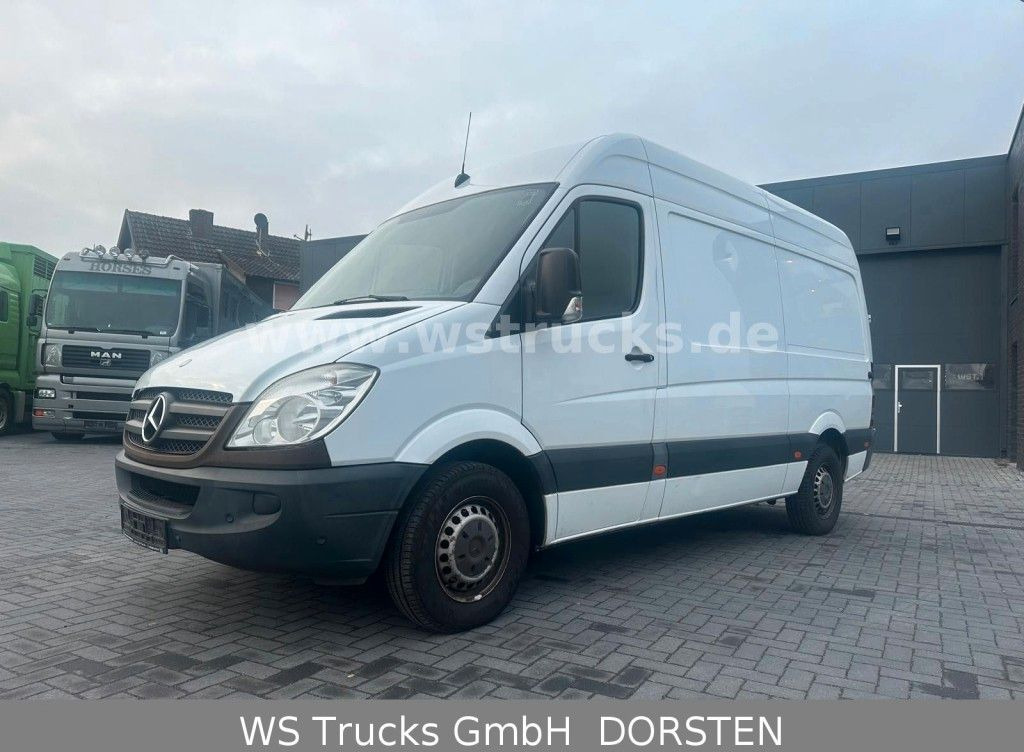 Mercedes-Benz Sprinter II Kasten 216 CDI Hoch/Lang - سيارة: صور 3 Mercedes-Benz Sprinter II Kasten 216 CDI Hoch/Lang - سيارة: صور 3