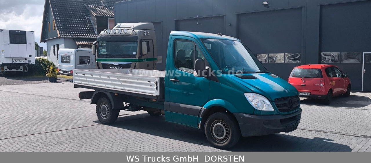 Mercedes-Benz Sprinter II Pritsche215 CDI - الشاحنات الصغيرة المسطحة: صور 2 Mercedes-Benz Sprinter II Pritsche215 CDI - الشاحنات الصغيرة المسطحة: صور 2