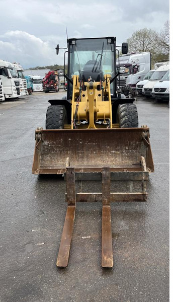 Caterpillar 908 M Klappschaufel+Pal.gabel Schnellwechsl. 908 M 4x4 Klappschaufel+Pal.gabel Schnellwechsl. - اللودر بعجل: صور 4 Caterpillar 908 M Klappschaufel+Pal.gabel Schnellwechsl. 908 M 4x4 Klappschaufel+Pal.gabel Schnellwechsl. - اللودر بعجل: صور 4