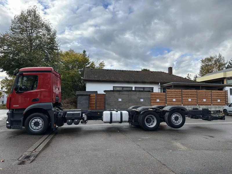 Mercedes-Benz 2532 LL 6x2 LANGES Fahrgestell Intarder Lenkachse 2532 LL 6x2 LANGES Fahrgestell Intarder Lenkachse 2532 LL 6x2 LANGES Fahrgeste - الشاسيه شاحنة: صور 2 Mercedes-Benz 2532 LL 6x2 LANGES Fahrgestell Intarder Lenkachse 2532 LL 6x2 LANGES Fahrgestell Intarder Lenkachse 2532 LL 6x2 LANGES Fahrgeste - الشاسيه شاحنة: صور 2