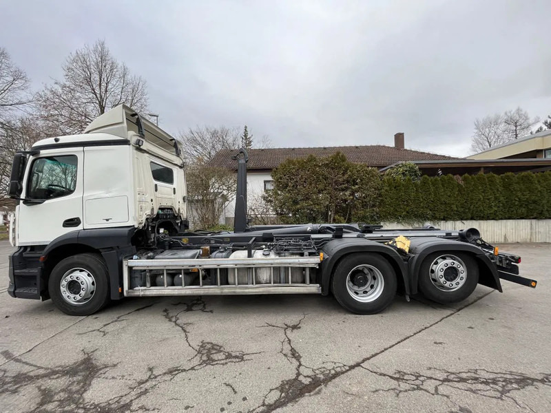 Mercedes-Benz Actros 2543 BL 6x2 MEILLER Abroller TÜV NEU! - شاحنة ذات الخطاف: صور 2 Mercedes-Benz Actros 2543 BL 6x2 MEILLER Abroller TÜV NEU! - شاحنة ذات الخطاف: صور 2