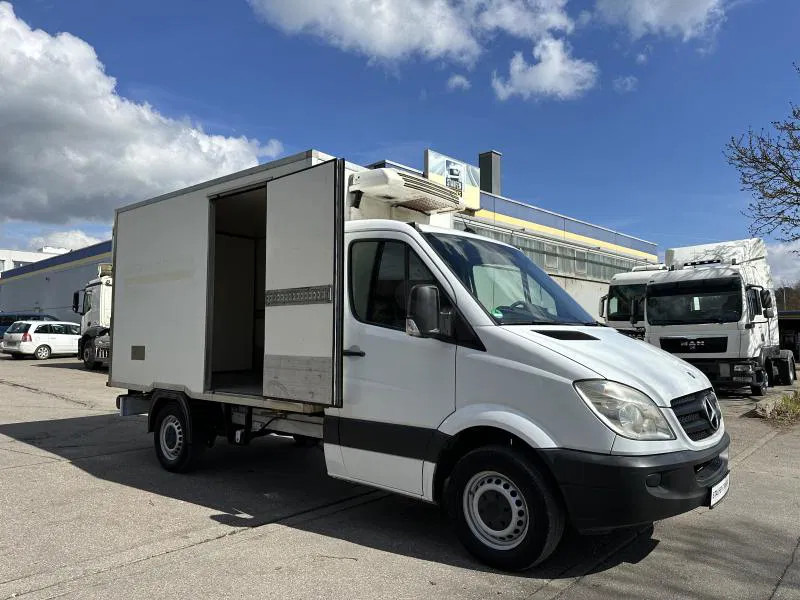 Mercedes-Benz Sprinter 315 CDI Kühlfahrzeug TK V 300 D+E Seitentüre - الشاحنات الصغيرة المبردة: صور 2 Mercedes-Benz Sprinter 315 CDI Kühlfahrzeug TK V 300 D+E Seitentüre - الشاحنات الصغيرة المبردة: صور 2