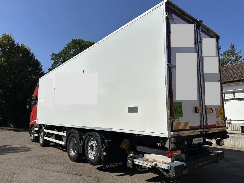Volvo FH 16.550 XL 8x2 Tief Kühlkoffer ThermoKing LBW - شاحنة: صور 3 Volvo FH 16.550 XL 8x2 Tief Kühlkoffer ThermoKing LBW - شاحنة: صور 3