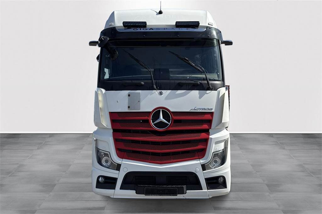 Mercedes-Benz ACTROS 2551LS 6x2/4 Väliteli - شاحنة جرار: صور 3 Mercedes-Benz ACTROS 2551LS 6x2/4 Väliteli - شاحنة جرار: صور 3