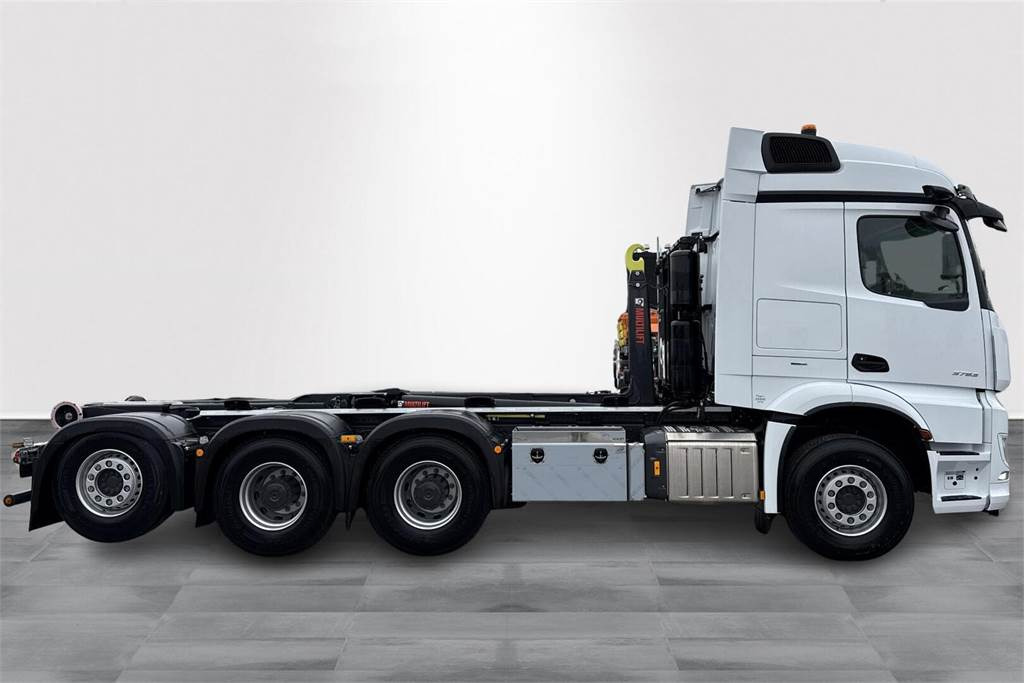 Mercedes-Benz AROCS 3253 8x4 Koukkuauto - شاحنة ذات الخطاف: صور 4 Mercedes-Benz AROCS 3253 8x4 Koukkuauto - شاحنة ذات الخطاف: صور 4