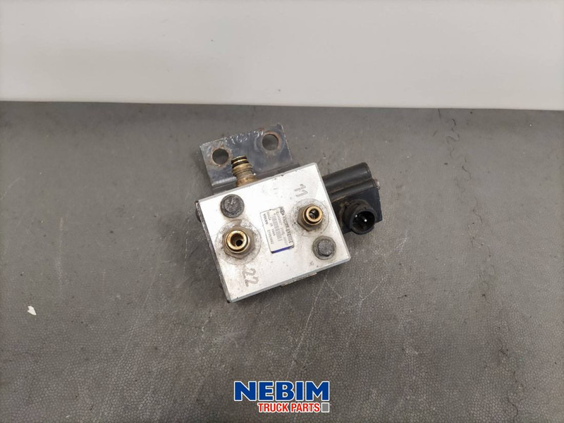 Volvo Volvo - 21083662 - Bedieningsklep - قطع الغيار: صور 1 Volvo Volvo - 21083662 - Bedieningsklep - قطع الغيار: صور 1