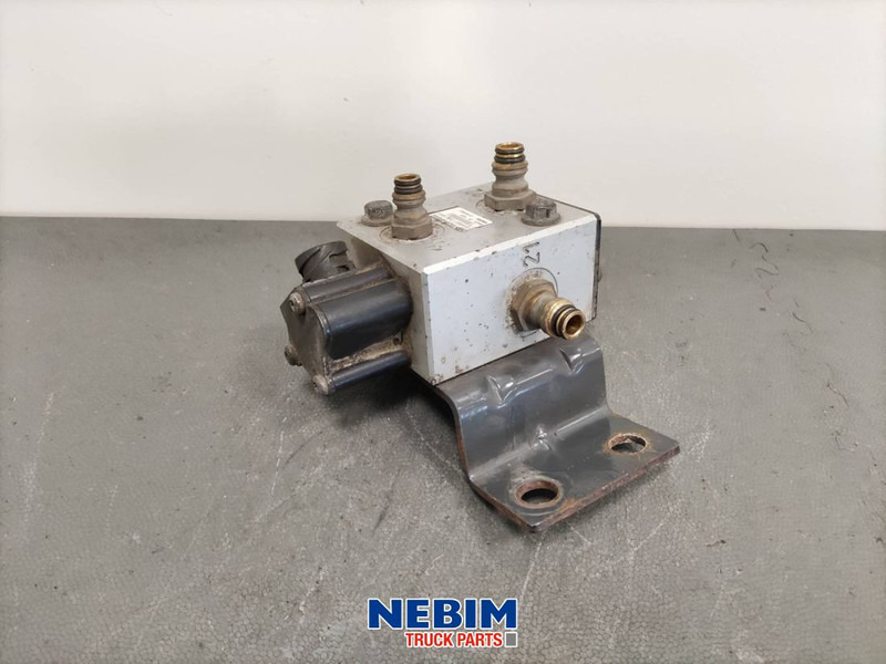 Volvo Volvo - 21083662 - Bedieningsklep - قطع الغيار: صور 2 Volvo Volvo - 21083662 - Bedieningsklep - قطع الغيار: صور 2