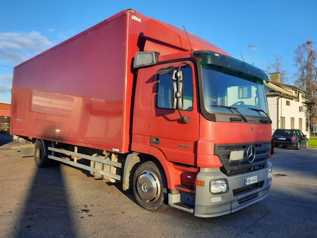 Mercedes-Benz Actros 1832 - بصندوق مغلق شاحنة: صور 2 Mercedes-Benz Actros 1832 - بصندوق مغلق شاحنة: صور 2