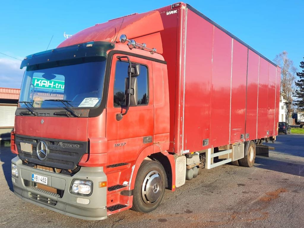 Mercedes-Benz Actros 1832 - بصندوق مغلق شاحنة: صور 1 Mercedes-Benz Actros 1832 - بصندوق مغلق شاحنة: صور 1
