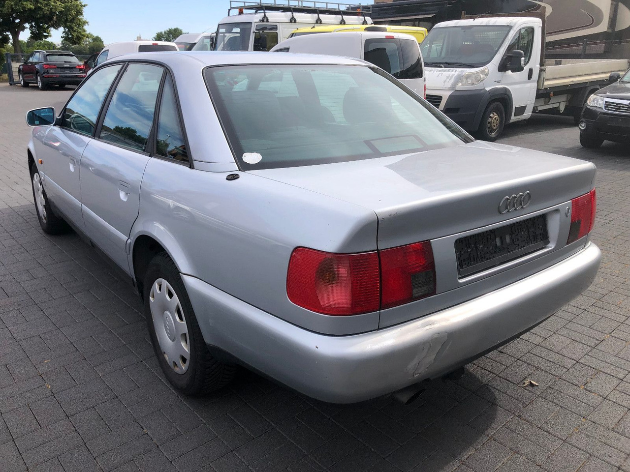 Audi A6 C4 1.8 Automatik - سيدان: صور 4 Audi A6 C4 1.8 Automatik - سيدان: صور 4