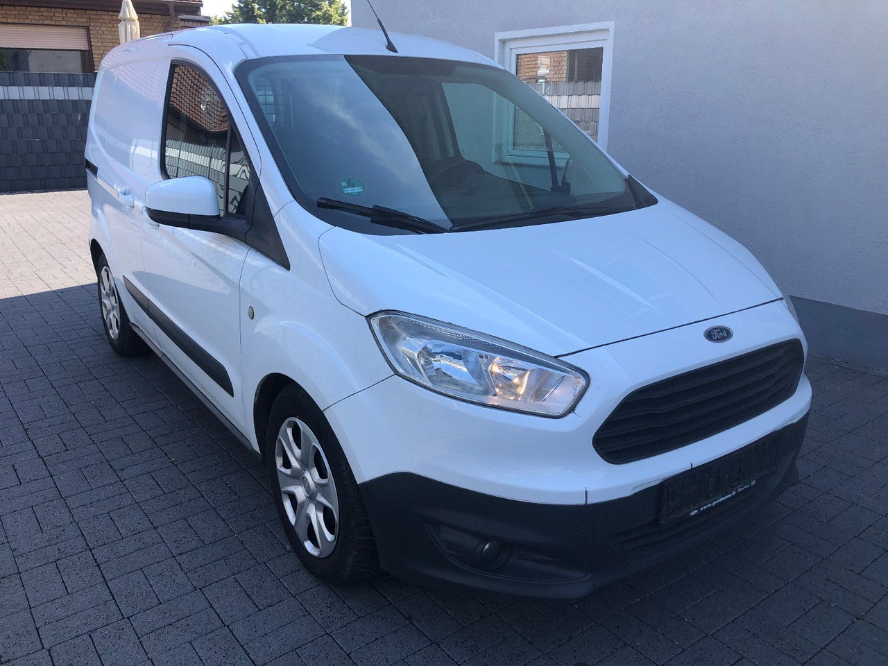 Ford Transit Courier 1.6 TDCi Trend - فان المدمجة: صور 1 Ford Transit Courier 1.6 TDCi Trend - فان المدمجة: صور 1