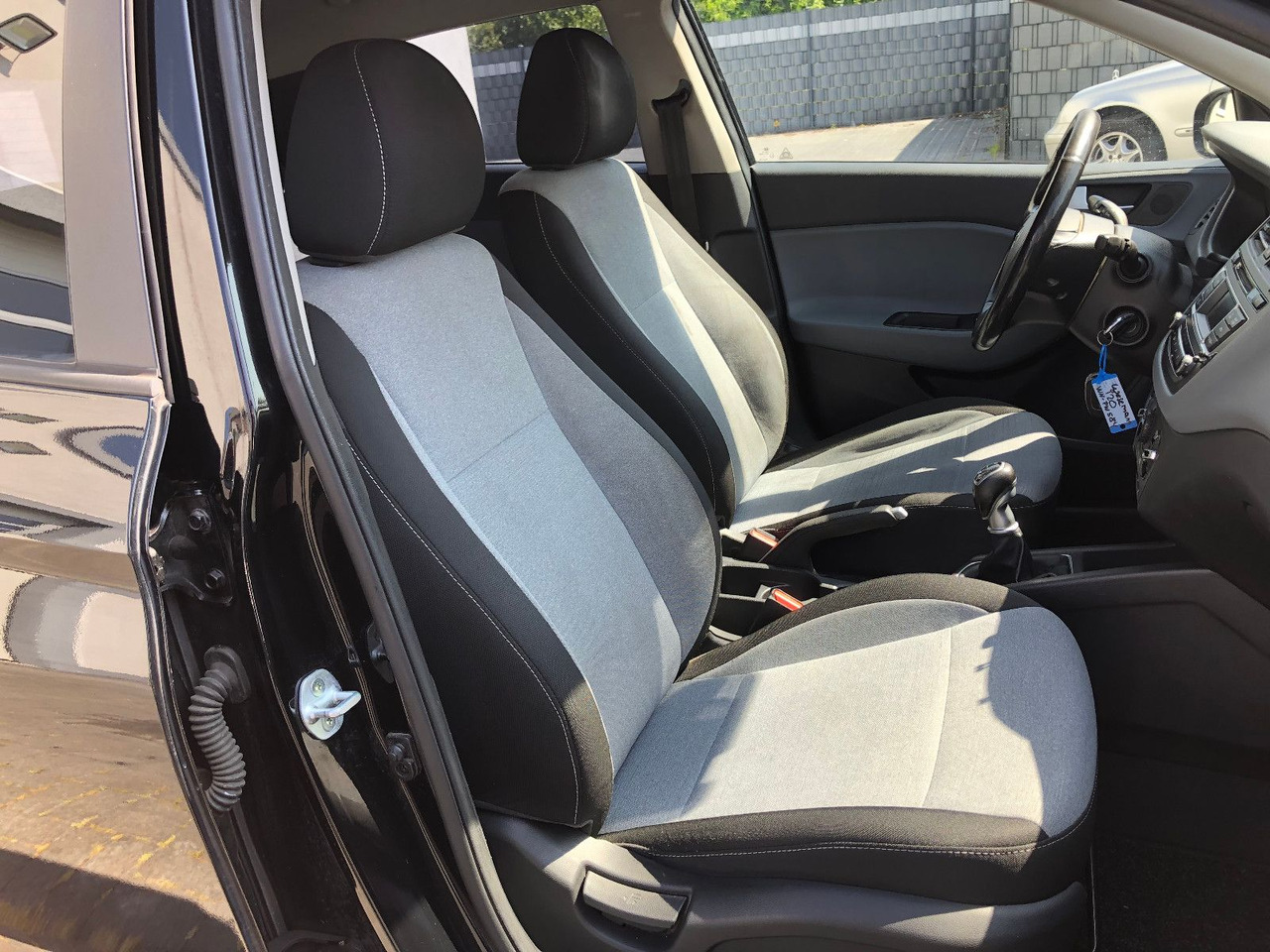 سيدان Hyundai i20 1.4 CRDi Trend, Euro 6: صور 17