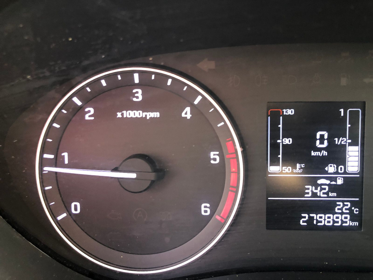 سيدان Hyundai i20 1.4 CRDi Trend, Euro 6: صور 22