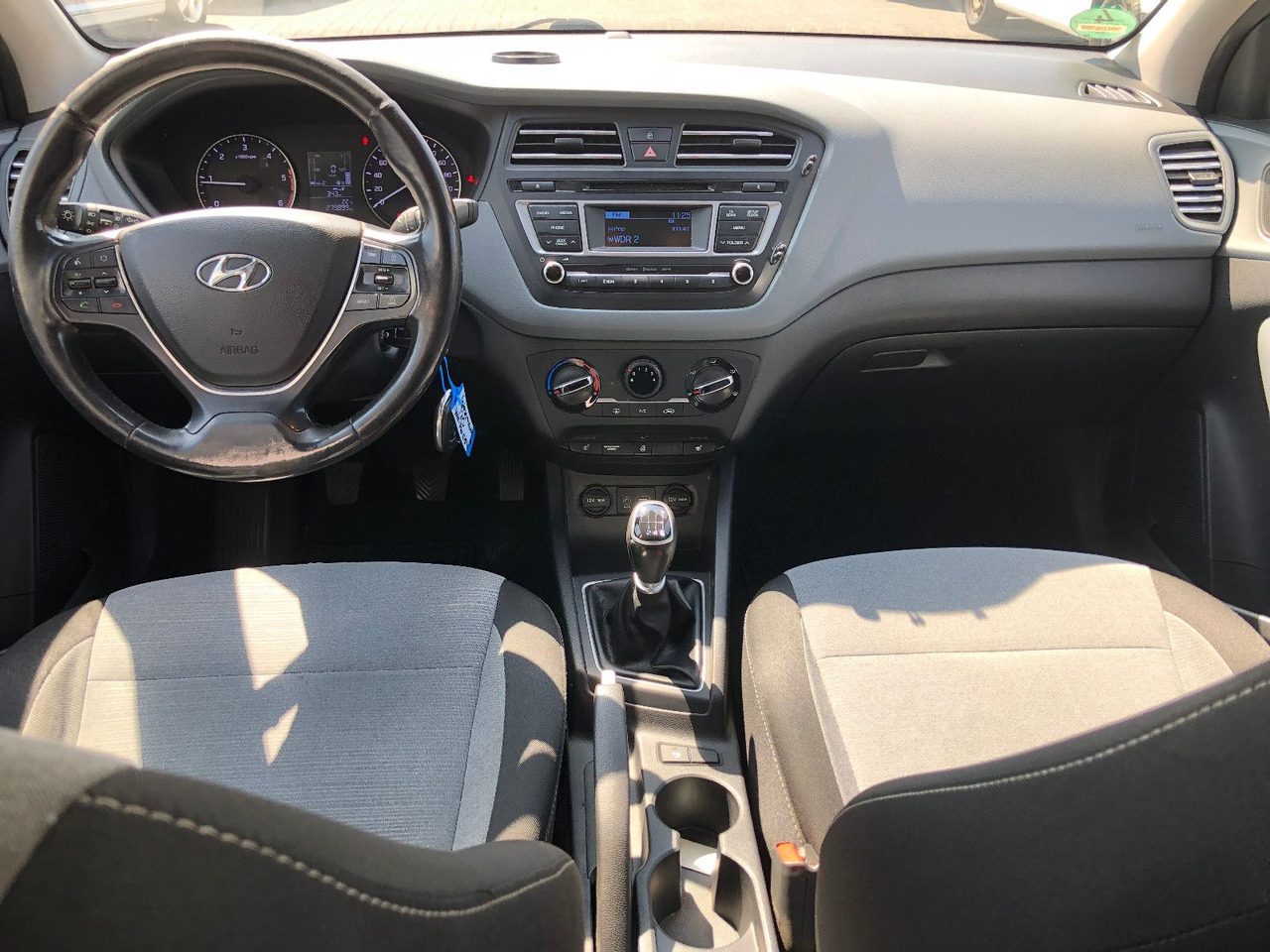 سيدان Hyundai i20 1.4 CRDi Trend, Euro 6: صور 19