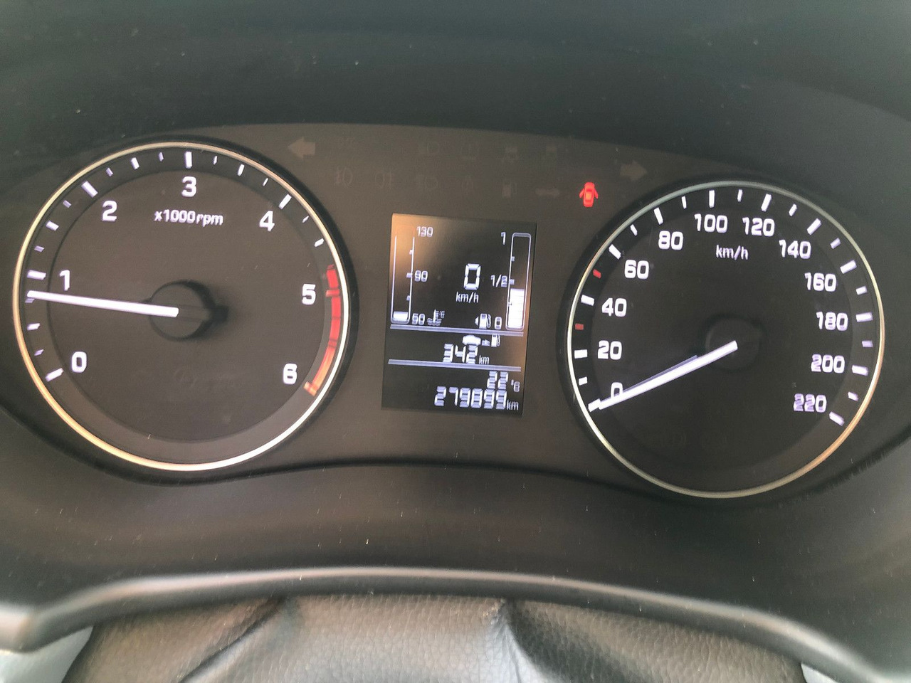 سيدان Hyundai i20 1.4 CRDi Trend, Euro 6: صور 21