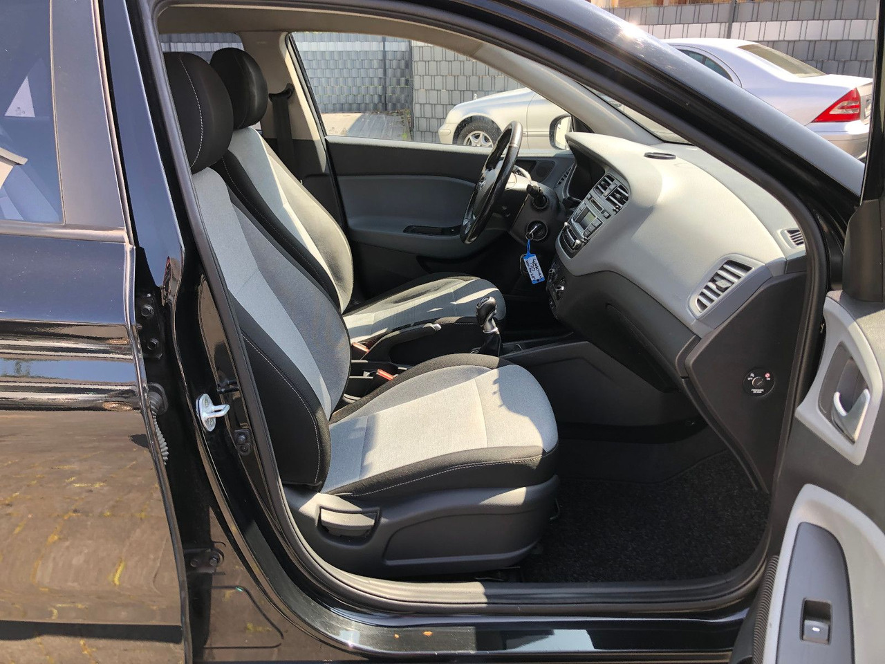 سيدان Hyundai i20 1.4 CRDi Trend, Euro 6: صور 16