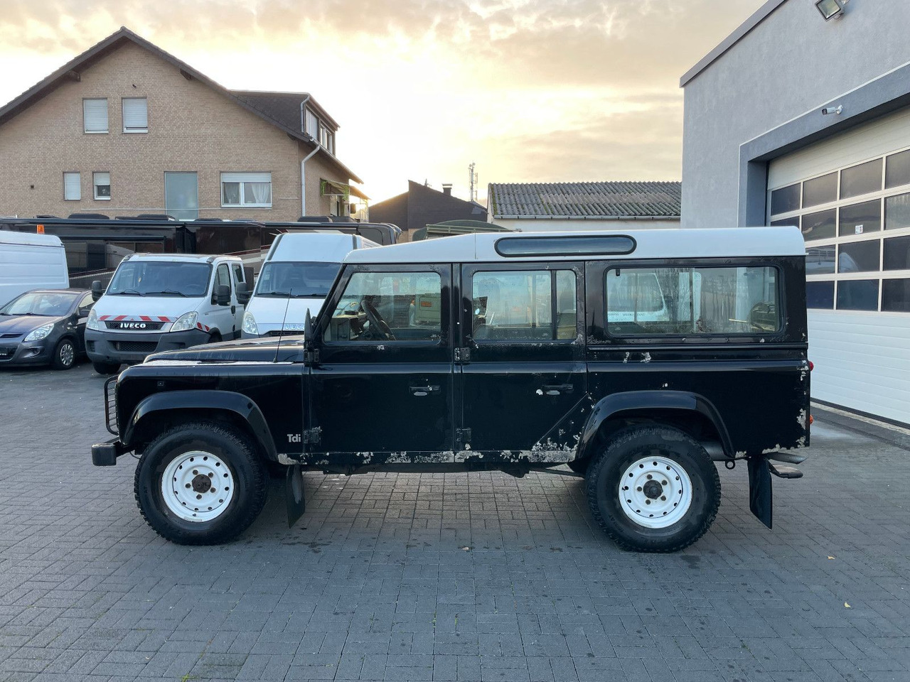 Land Rover Defender 110 SW 2.5 TD , Wohnm.Zulassung, 1.Hand - سيارة دفع رباعي: صور 5 Land Rover Defender 110 SW 2.5 TD , Wohnm.Zulassung, 1.Hand - سيارة دفع رباعي: صور 5