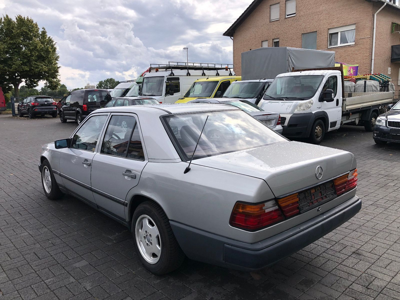 Mercedes-Benz W124 E 260 - سيدان: صور 4 Mercedes-Benz W124 E 260 - سيدان: صور 4