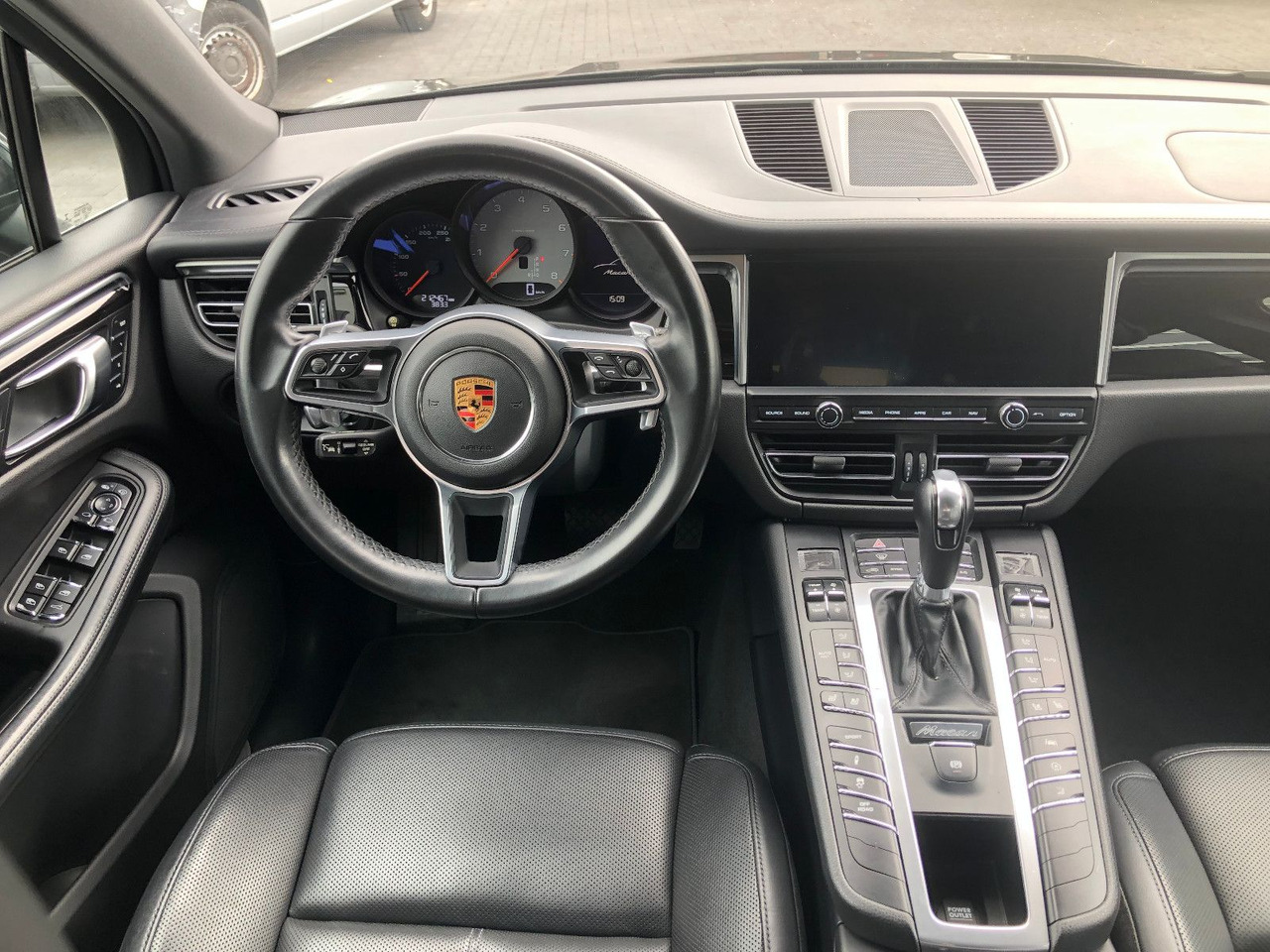 سيارة دفع رباعي Porsche Macan S  3.0 V6: صور 16