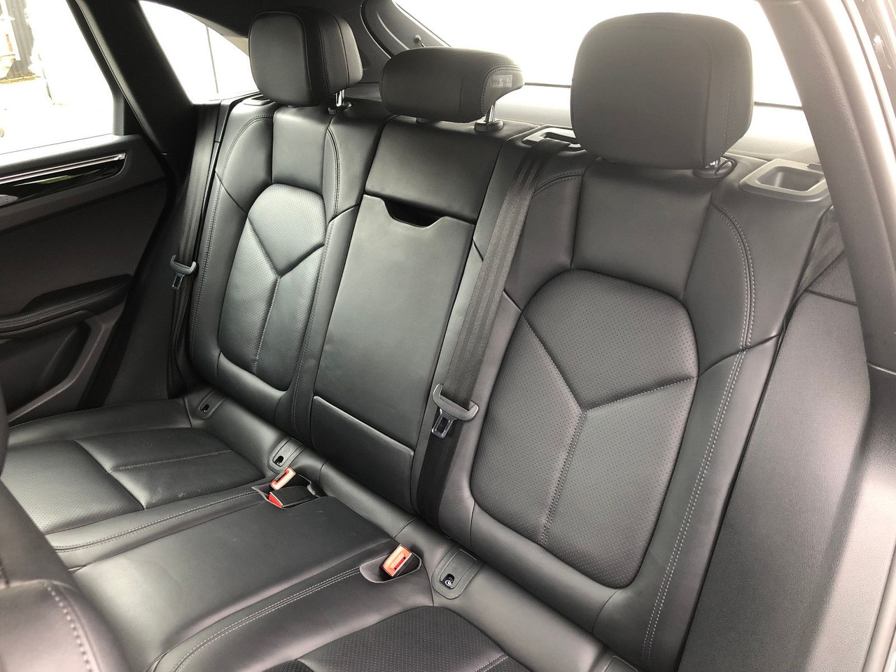 سيارة دفع رباعي Porsche Macan S  3.0 V6: صور 17