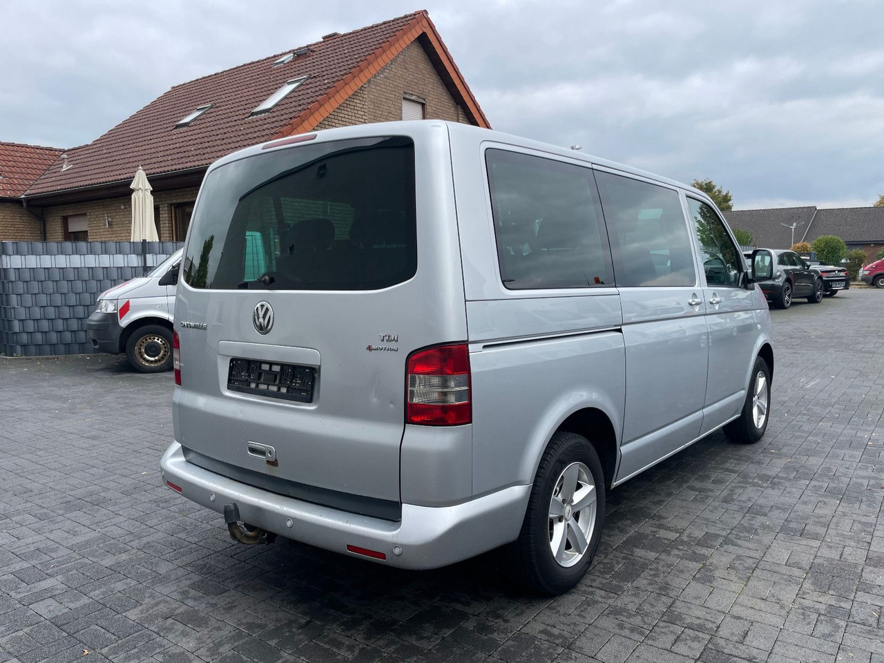 Volkswagen T5 2.5 TDi Caravelle 4Motion 8-Sitzer - ميكروباص: صور 2 Volkswagen T5 2.5 TDi Caravelle 4Motion 8-Sitzer - ميكروباص: صور 2