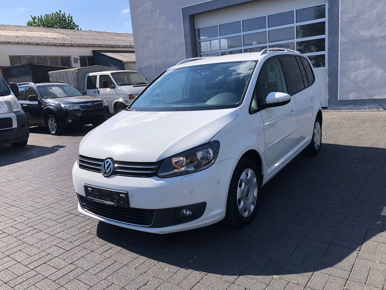 Volkswagen Touran 2.0 TDI Cup, 7-Sitzer - ميكروباص: صور 1 Volkswagen Touran 2.0 TDI Cup, 7-Sitzer - ميكروباص: صور 1