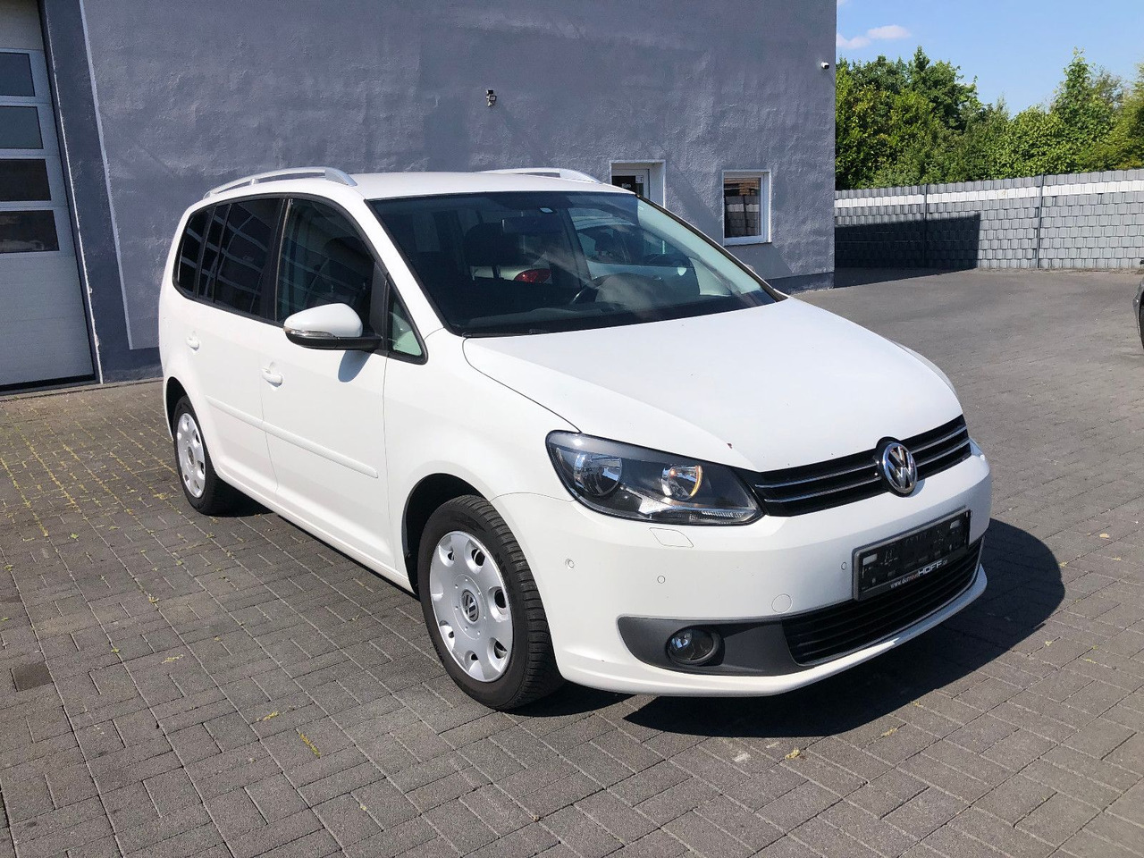 Volkswagen Touran 2.0 TDI Cup, 7-Sitzer - ميكروباص: صور 3 Volkswagen Touran 2.0 TDI Cup, 7-Sitzer - ميكروباص: صور 3