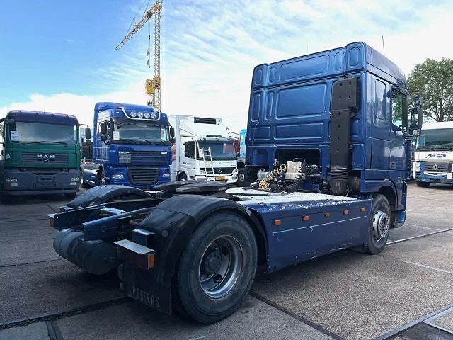 DAF 95.380 XF SPACECAB (EURO 2 / ZF16 MANUAL GEARBOX / HYDRAULIC KIT / P.T.O. / SIDE SKIRTS / AIRCONDITIONING) - شاحنة جرار: صور 3 DAF 95.380 XF SPACECAB (EURO 2 / ZF16 MANUAL GEARBOX / HYDRAULIC KIT / P.T.O. / SIDE SKIRTS / AIRCONDITIONING) - شاحنة جرار: صور 3