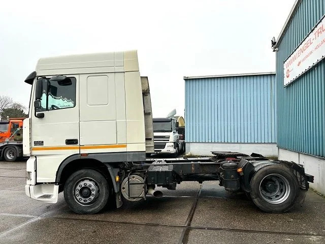 DAF 95.430 XF SPACECAB (EURO 3 / ZF16 MANUAL GEARBOX / ZF-INTARDER / AIRCONDITIONING / 870 LITER DIESELTANK) - شاحنة جرار: صور 5 DAF 95.430 XF SPACECAB (EURO 3 / ZF16 MANUAL GEARBOX / ZF-INTARDER / AIRCONDITIONING / 870 LITER DIESELTANK) - شاحنة جرار: صور 5