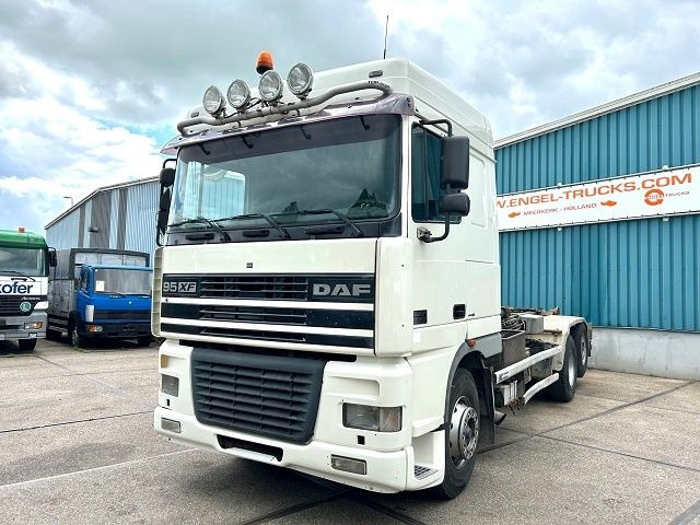 DAF 95.480 XF SPACECAB 6x2 WITH HOOK-ARM SYSTEM (EURO 3 / ZF16 MANUAL GEARBOX / ZF-INTARDER / STEEL-/AIR SUSPENSION / AIRCONDITIONIN - شاحنة ذات الخطاف: صور 1 DAF 95.480 XF SPACECAB 6x2 WITH HOOK-ARM SYSTEM (EURO 3 / ZF16 MANUAL GEARBOX / ZF-INTARDER / STEEL-/AIR SUSPENSION / AIRCONDITIONIN - شاحنة ذات الخطاف: صور 1