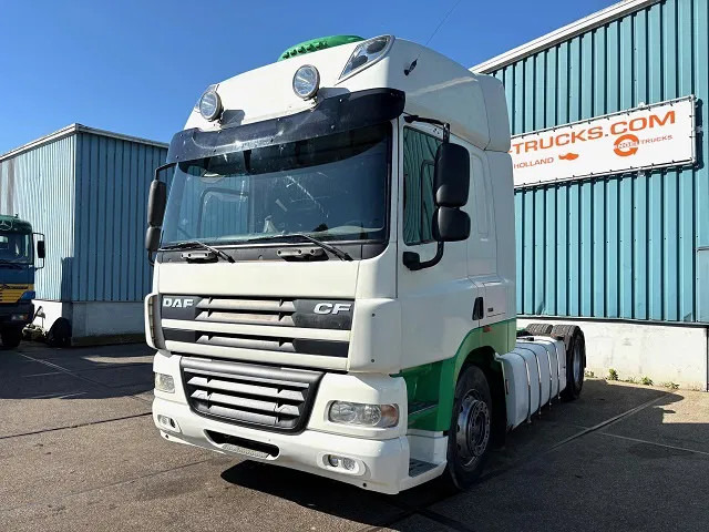 DAF CF 85.410 SPACECAB 4x2 (ZF16 MANUAL GEARBOX / MX-BRAKE / 995 LITER DIESELTANK / AIRCONDITIONING / FRIDGE UNTHER BED) - شاحنة جرار: صور 1 DAF CF 85.410 SPACECAB 4x2 (ZF16 MANUAL GEARBOX / MX-BRAKE / 995 LITER DIESELTANK / AIRCONDITIONING / FRIDGE UNTHER BED) - شاحنة جرار: صور 1