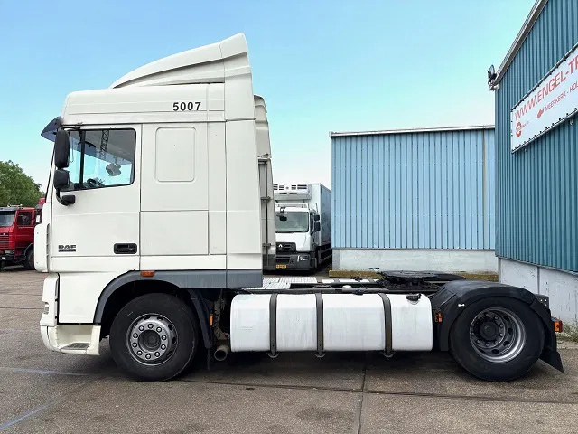 DAF XF 105.460 SPACECAB (2 IDENTICAL UNITS AVAILBLE) (ZF16 MANUAL GEARBOX / MX-BRAKE / 870+430 LITER TANK / FRIDGE / AIRCONDITIONING - شاحنة جرار: صور 5 DAF XF 105.460 SPACECAB (2 IDENTICAL UNITS AVAILBLE) (ZF16 MANUAL GEARBOX / MX-BRAKE / 870+430 LITER TANK / FRIDGE / AIRCONDITIONING - شاحنة جرار: صور 5