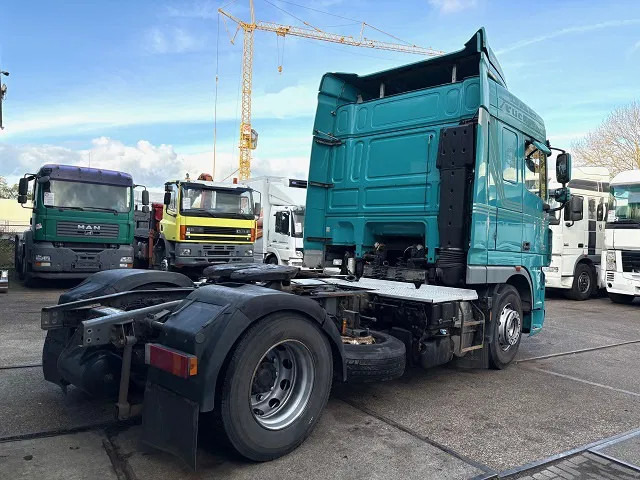 DAF XF 105.460 SPACECAB (EURO 5 / ZF16 MANUAL GEARBOX / P.T.O. / AIRCONDITIONING / FRIDGE UNDER BED / ETC.) - شاحنة جرار: صور 3 DAF XF 105.460 SPACECAB (EURO 5 / ZF16 MANUAL GEARBOX / P.T.O. / AIRCONDITIONING / FRIDGE UNDER BED / ETC.) - شاحنة جرار: صور 3