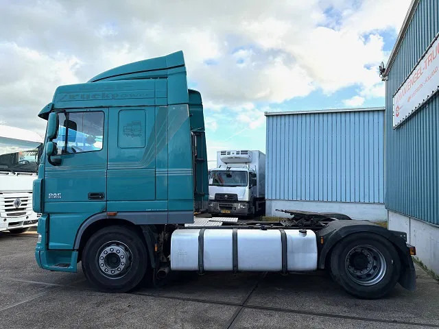 DAF XF 105.460 SPACECAB (EURO 5 / ZF16 MANUAL GEARBOX / P.T.O. / AIRCONDITIONING / FRIDGE UNDER BED / ETC.) - شاحنة جرار: صور 4 DAF XF 105.460 SPACECAB (EURO 5 / ZF16 MANUAL GEARBOX / P.T.O. / AIRCONDITIONING / FRIDGE UNDER BED / ETC.) - شاحنة جرار: صور 4