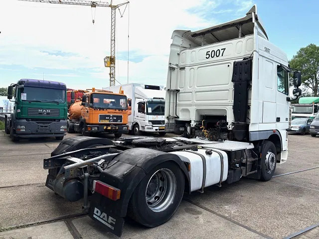 DAF XF 105.460 SPACECAB (ZF16 MANUAL GEARBOX / MX-BRAKE / 870+430 LITER TANK / FRIDGE / AIRCONDITIONING) - شاحنة جرار: صور 3 DAF XF 105.460 SPACECAB (ZF16 MANUAL GEARBOX / MX-BRAKE / 870+430 LITER TANK / FRIDGE / AIRCONDITIONING) - شاحنة جرار: صور 3