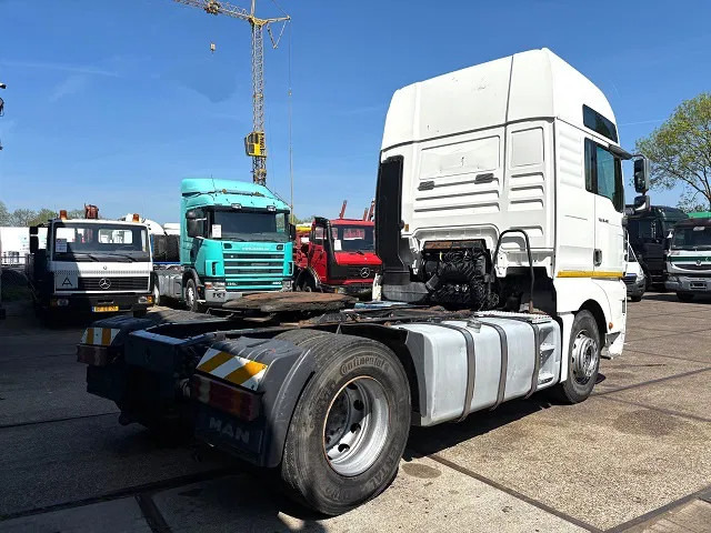 MAN TGA 18.410 FLS XXL (6-CILINDER HEADS / ZF16 MANUAL GEARBOX / ZF-INTARDER / HYDRAULIC KIT / P.T.O. / AIRCONDITIONING) - شاحنة جرار: صور 3 MAN TGA 18.410 FLS XXL (6-CILINDER HEADS / ZF16 MANUAL GEARBOX / ZF-INTARDER / HYDRAULIC KIT / P.T.O. / AIRCONDITIONING) - شاحنة جرار: صور 3