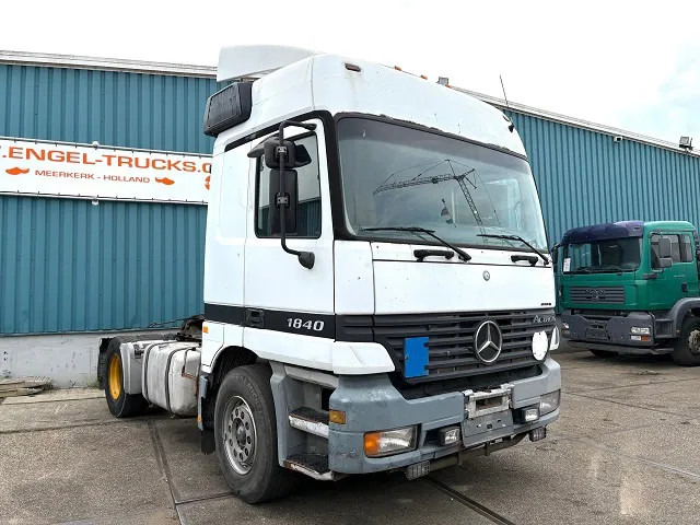 Mercedes-Benz Actros 1840 LS (MP1) (EPS WITH CLUTCH (3 PEDALS) / RETARDER / ROOF SPOILER / ETC.) - شاحنة جرار: صور 2 Mercedes-Benz Actros 1840 LS (MP1) (EPS WITH CLUTCH (3 PEDALS) / RETARDER / ROOF SPOILER / ETC.) - شاحنة جرار: صور 2